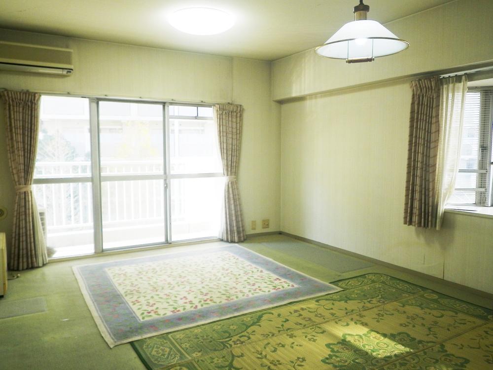 Living. Living-dining (12 May 2013) Shooting