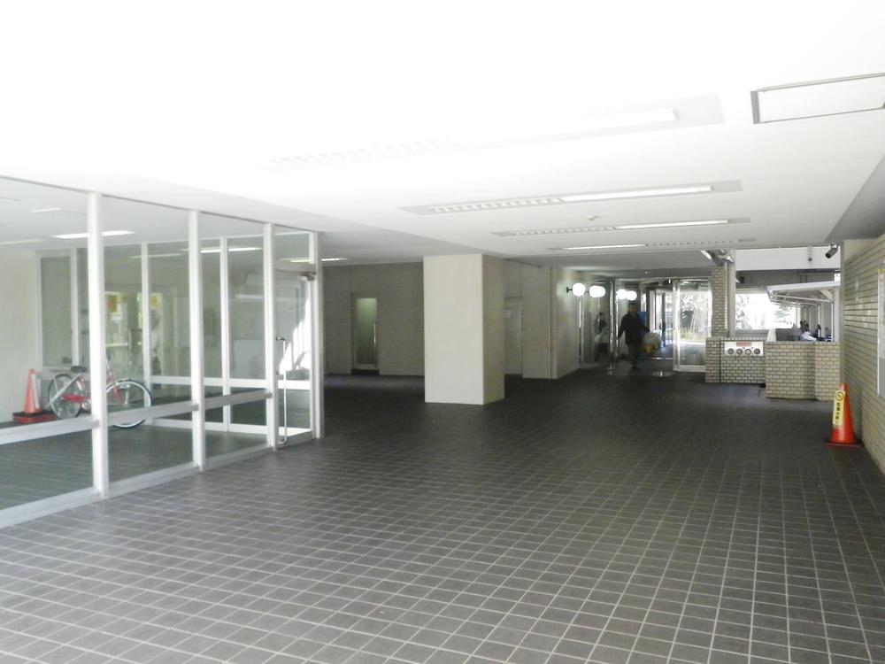 Entrance. Entrance (12 May 2013) Shooting