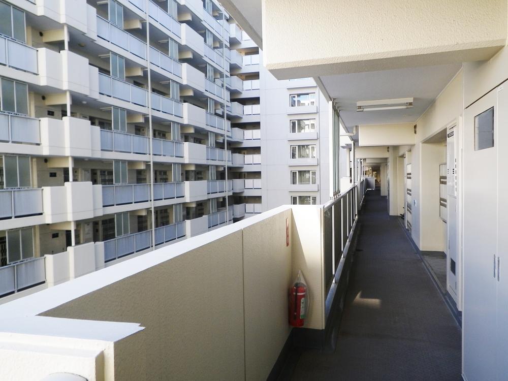 Other common areas. 4 floor shared hallway (December 2013) Shooting