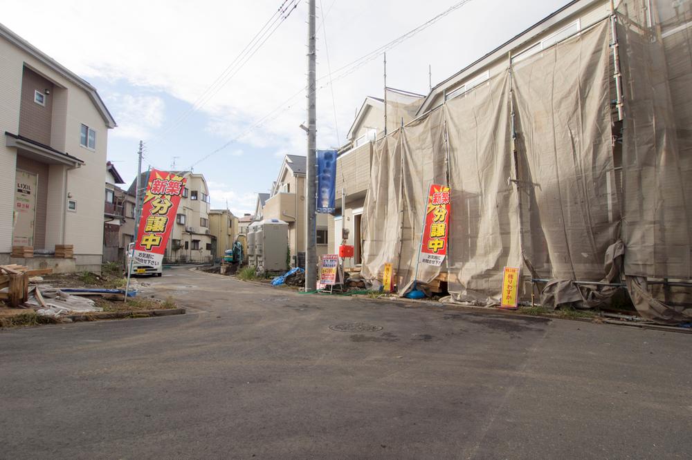 Local photos, including front road. The entire local