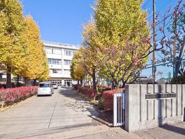 Junior high school. Komae City 260m to stand fourth junior high school