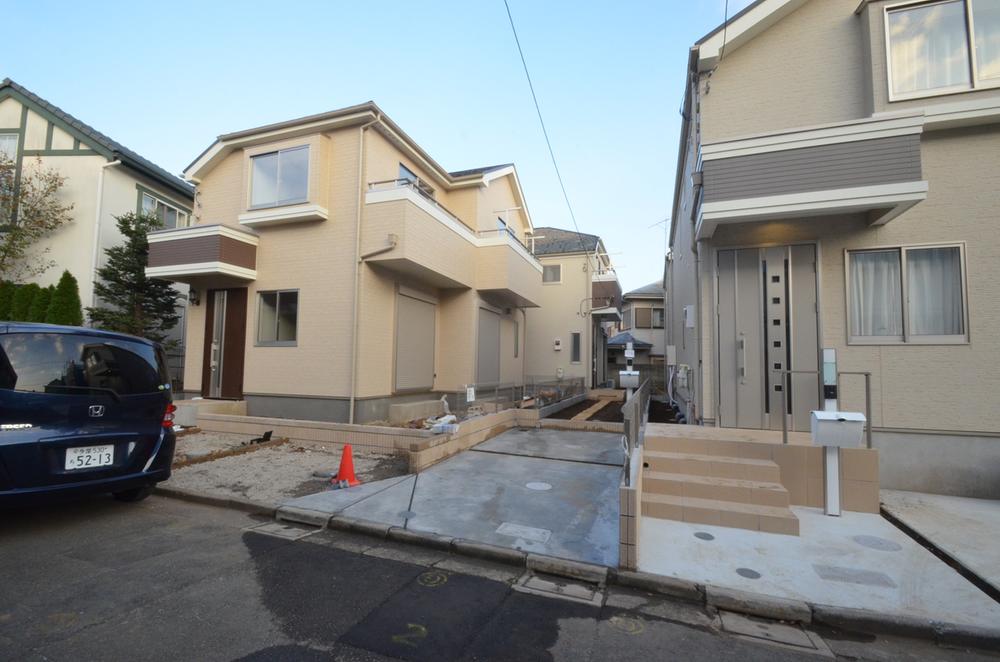 Local photos, including front road. Local (11 May 2013) Shooting