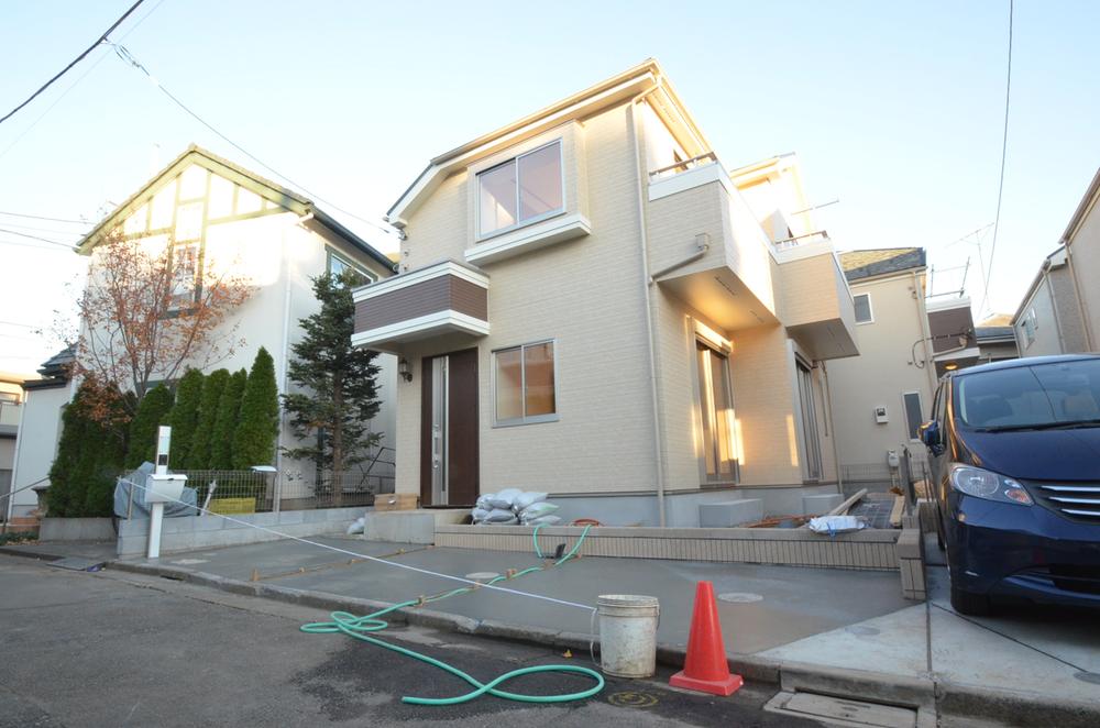 Local appearance photo. Local (11 May 2013) Shooting A Building