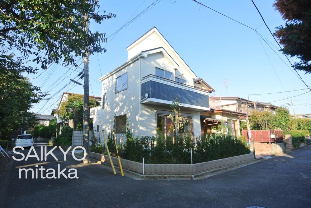 Local appearance photo. Selling local