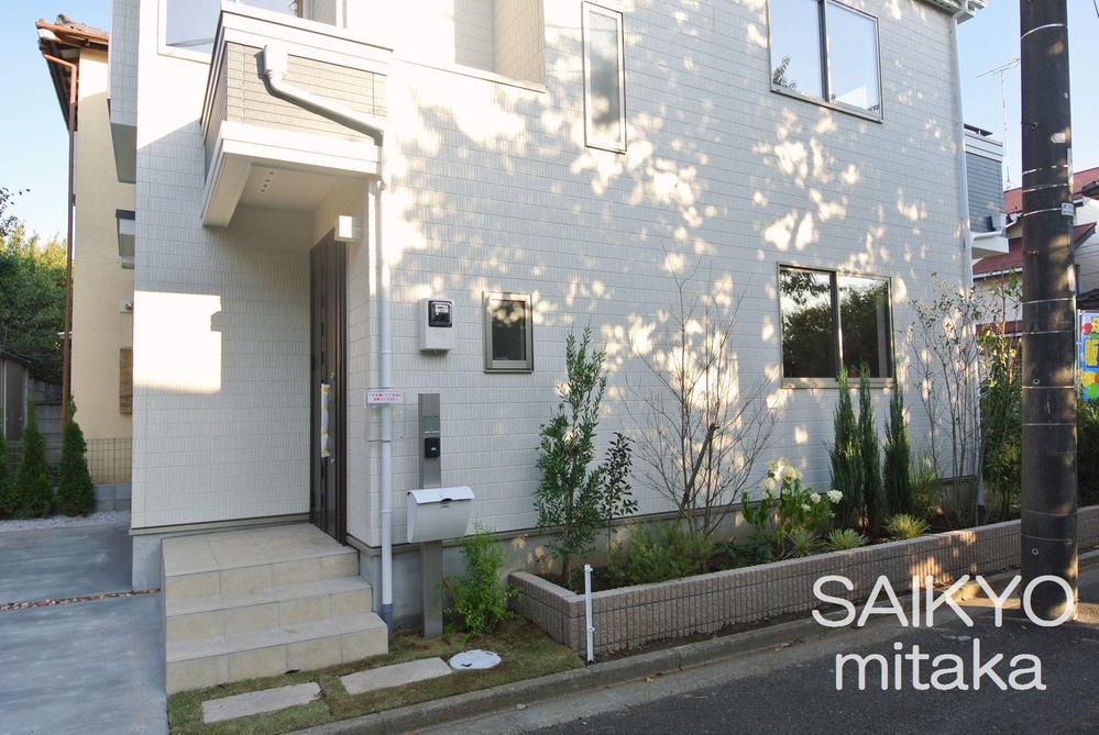 Local appearance photo. Selling local