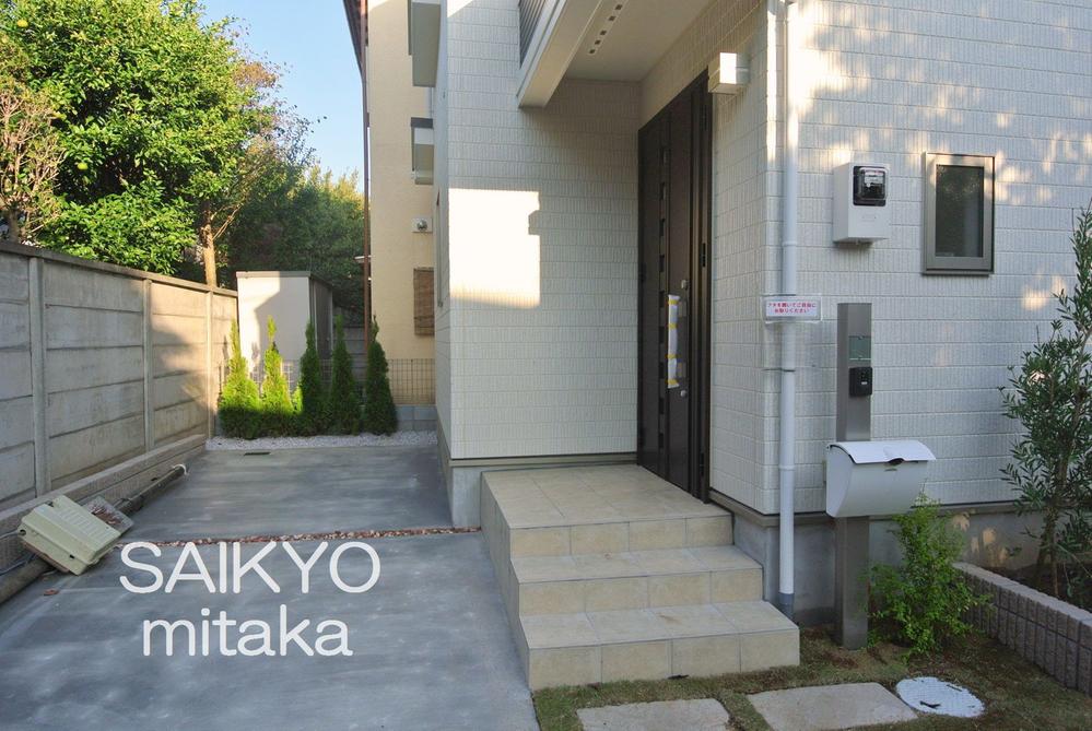 Local appearance photo. Selling local