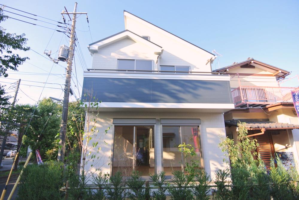 Local appearance photo. Selling local