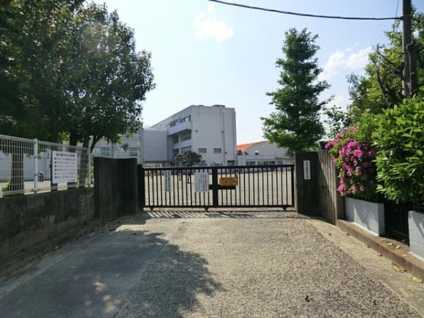 Primary school. Komae 2200m until the sixth elementary school