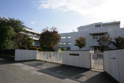 Junior high school. Komae Municipal Komae 1031m to the first junior high school