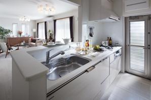  [Functional design. Storage space of attention] It was born from the customer's voice "Irodori storage" is, Efficiently, Housing shape which is developed to study the more space that things can hold. 2-stage pipe hanger considering the storage efficiency Ya, Outdoor goods Maeru external storage, etc., A commitment of the storage space, By all means in the model house in public, I want to experience. 