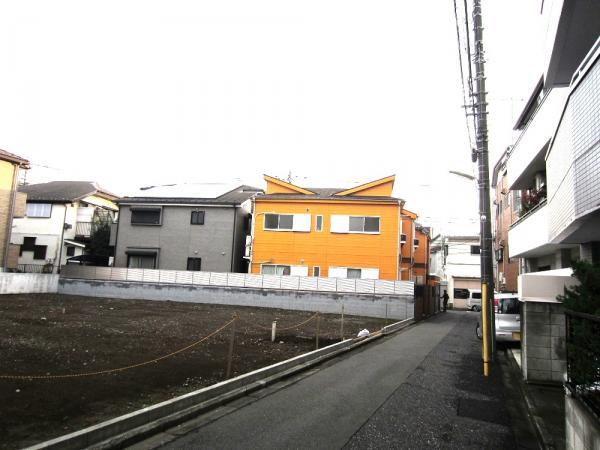 Local photos, including front road. (Front road)