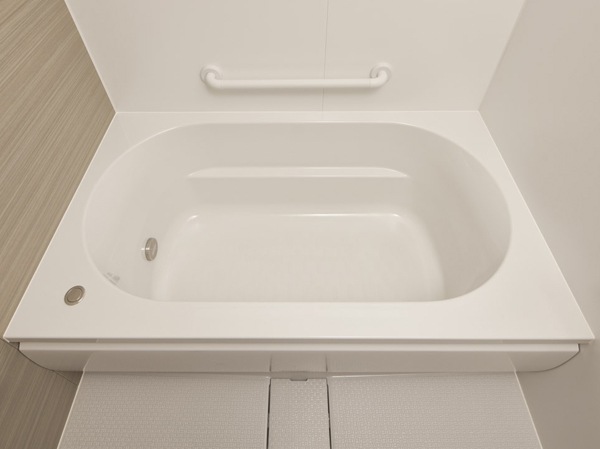 Bathing-wash room.  [Warm bath (TOTO thermos bathtub)] Reduction in temperature, About 2 degrees even after 6 hours if you closed the Furofuta. Economical fewer number of times reheating.  ※ The value of the test conditions TOTO has assumed.