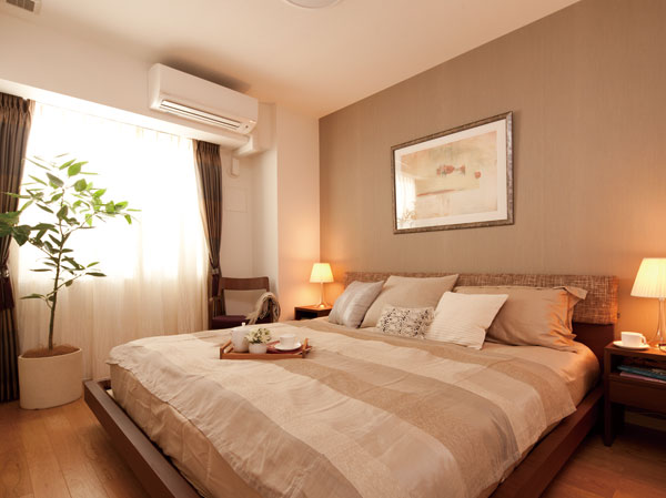 Interior.  [Western-style (1)] To bedroom to spend private time, Walk-in closet also features, Clothes, of course fashion accessories and suitcase, Also storage of seasonal goods.  ※ Storage depends on the type of plan.