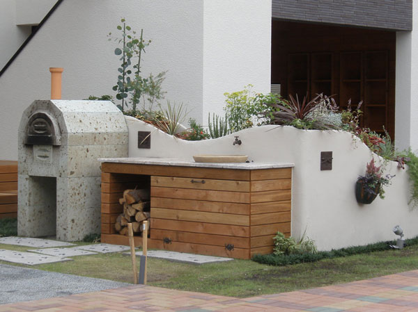 earthquake ・ Disaster-prevention measures.  [Stone oven kitchen] Stone oven kitchen, which is also the symbol of the wind of the hill terrace, Electrical ・ It can be used as a soup kitchen stove in the event of a disaster without the use of gas.  ※ Same specifications