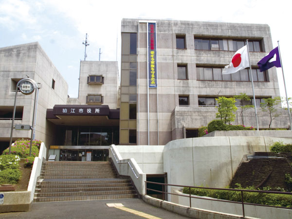 Surrounding environment. Komae City Hall (about 160m / A 2-minute walk)