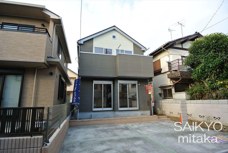 Local appearance photo. Selling local