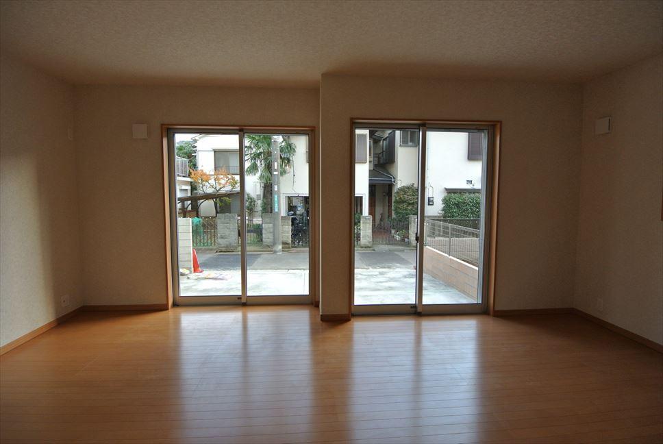 Living. Selling local