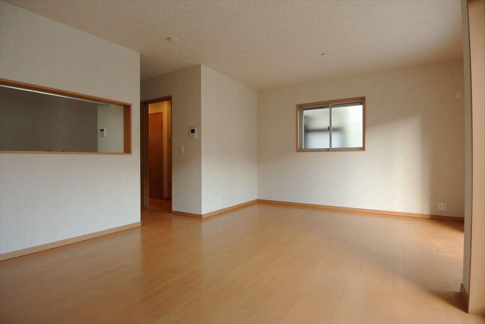 Living. Selling local