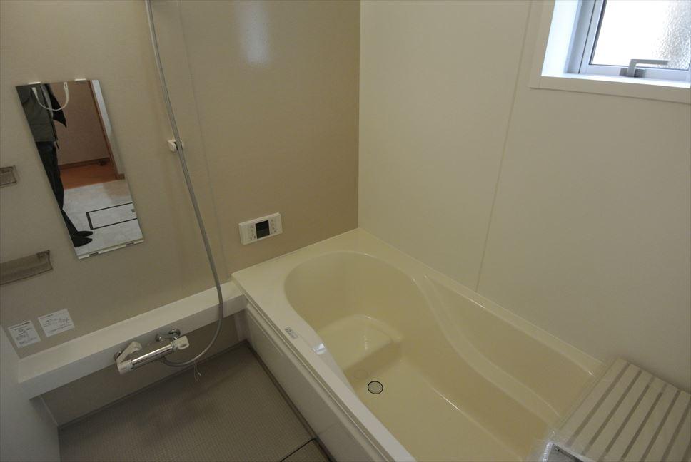 Bathroom. Selling local