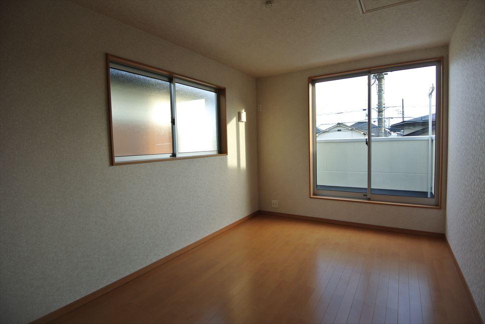 Non-living room. Selling local