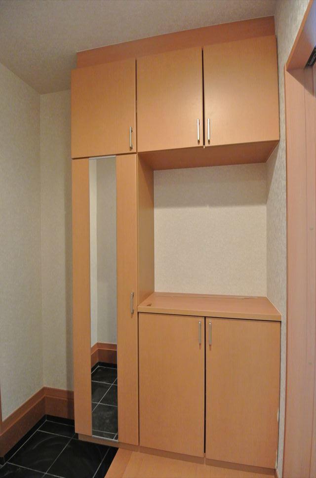 Entrance. Selling local