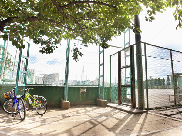 Surrounding environment. Citizens ground (about 970m ・ Walk 13 minutes)