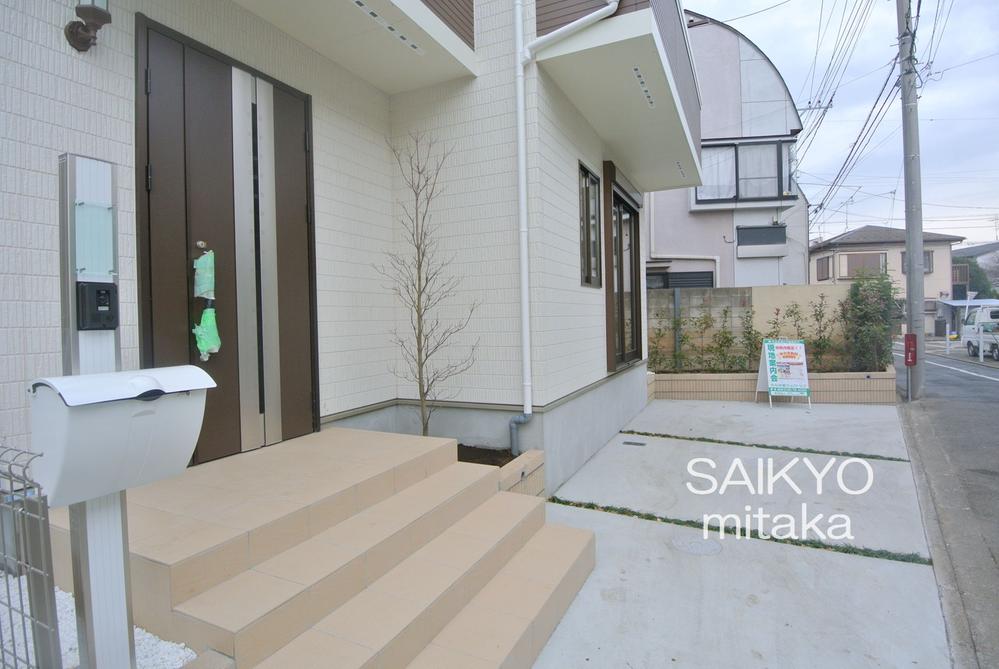 Local appearance photo. Selling local