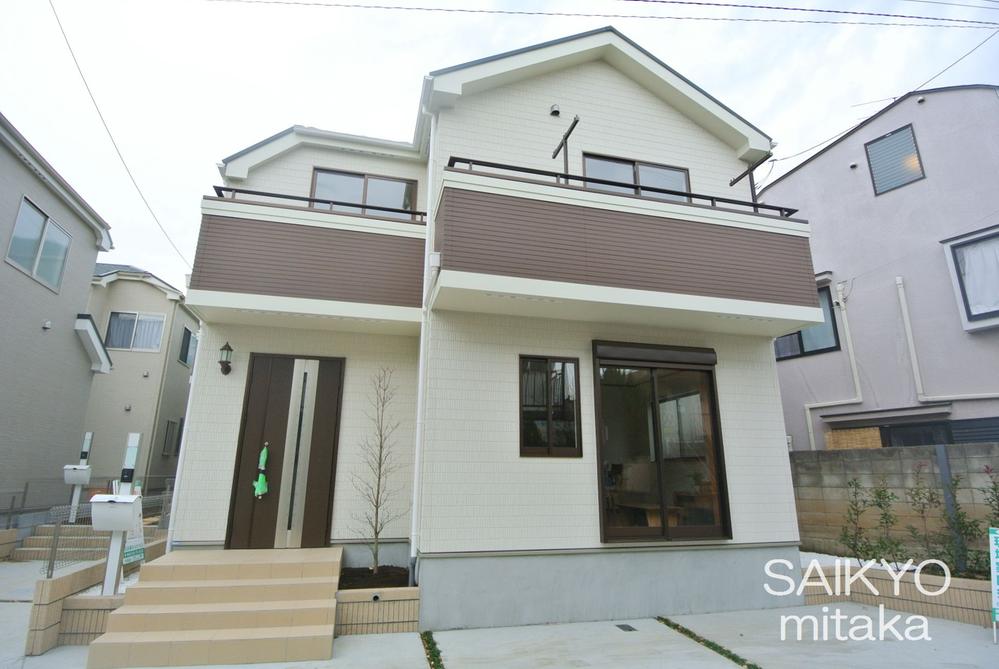 Local appearance photo. Selling local