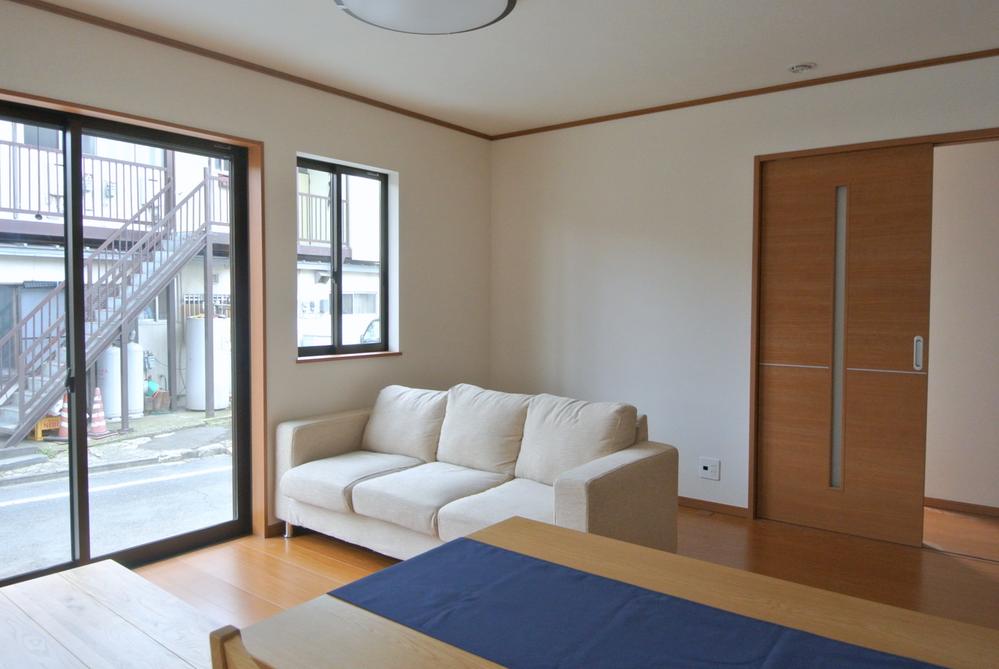 Living. Selling local