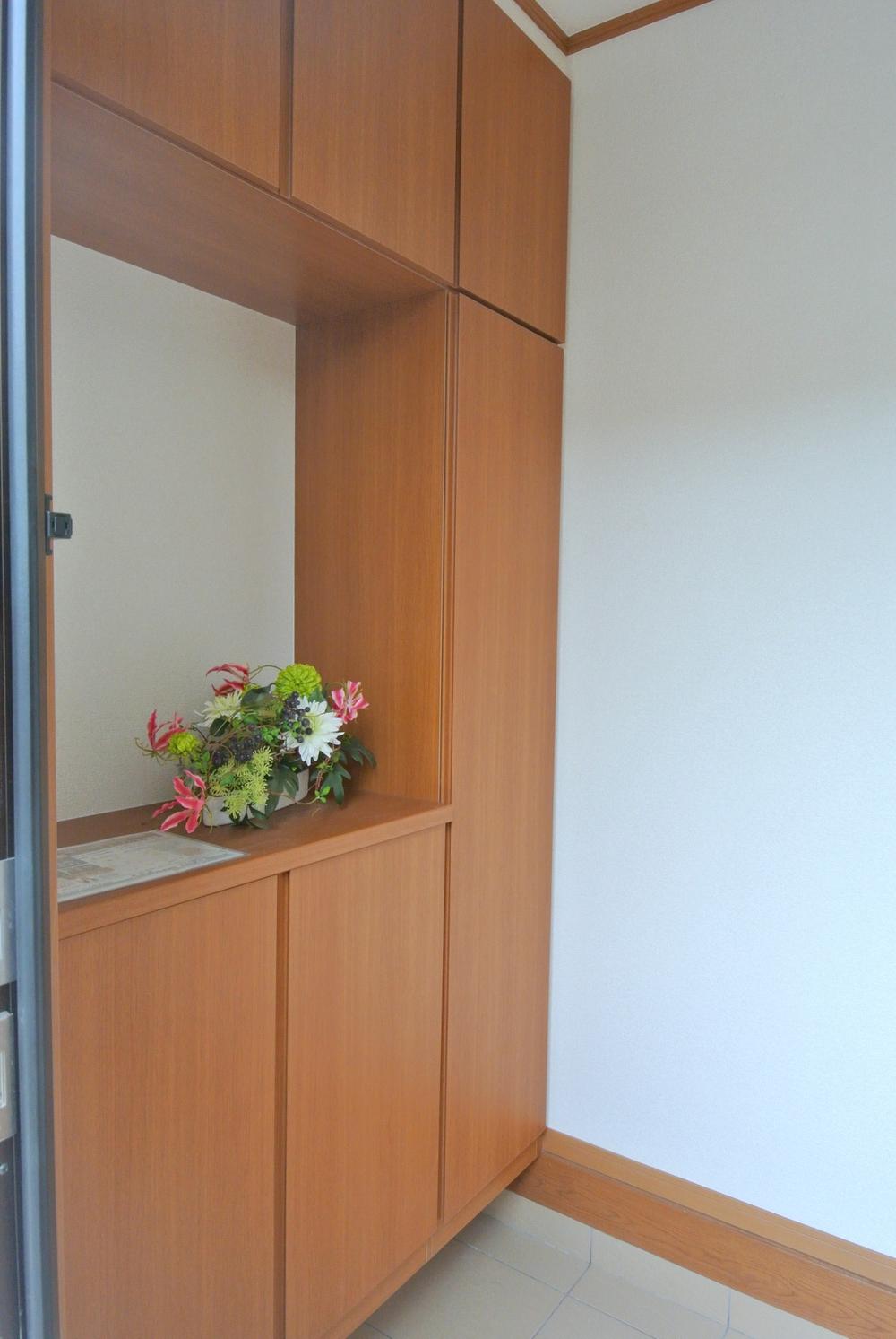 Entrance. Selling local