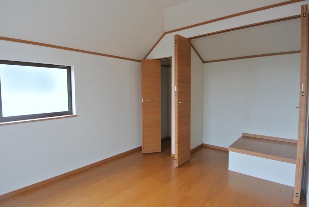 Non-living room. Selling local