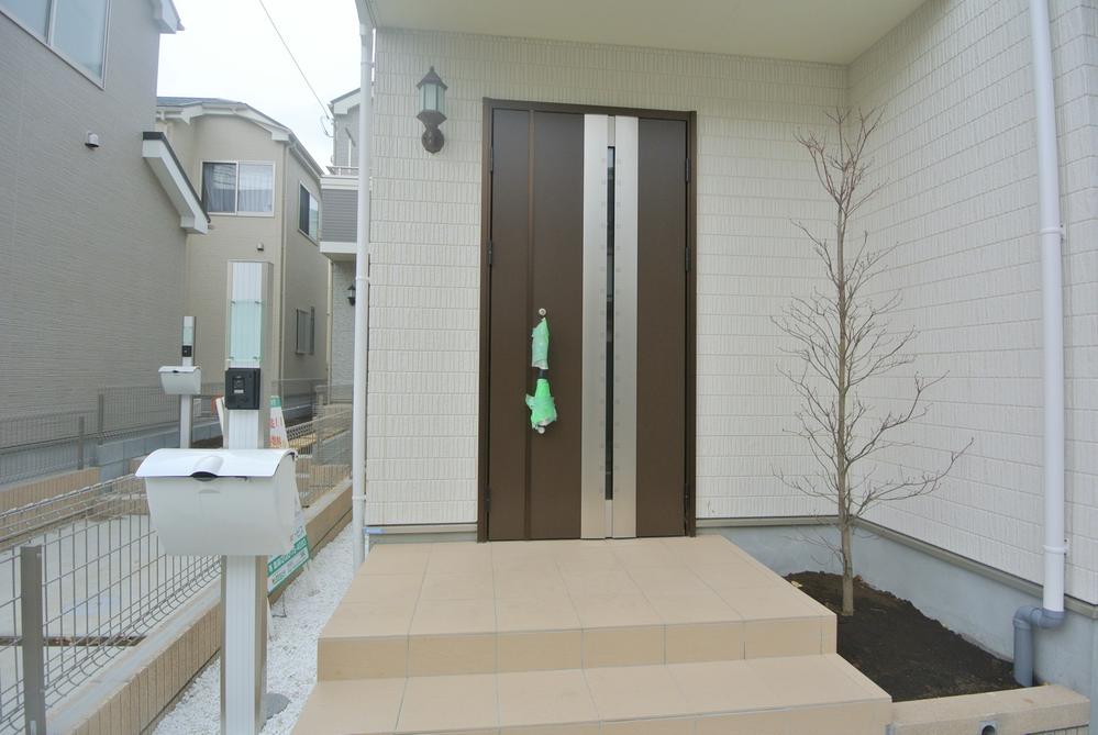 Entrance. Selling local