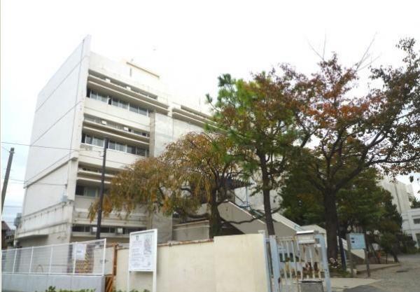 Junior high school. Komae Municipal 850m walk 10 minutes to the second junior high school