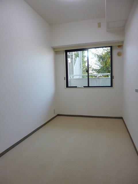 Non-living room. Western-style about 4.1 Pledge.