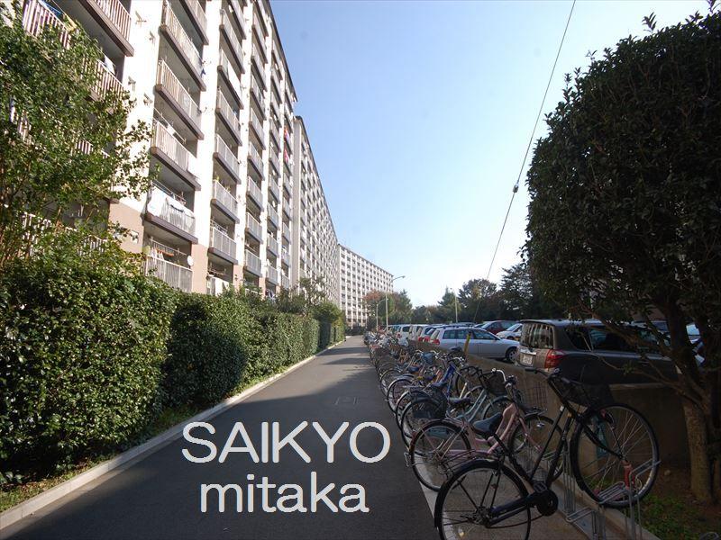 Local appearance photo. Selling local