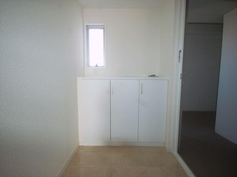 Entrance. Selling local