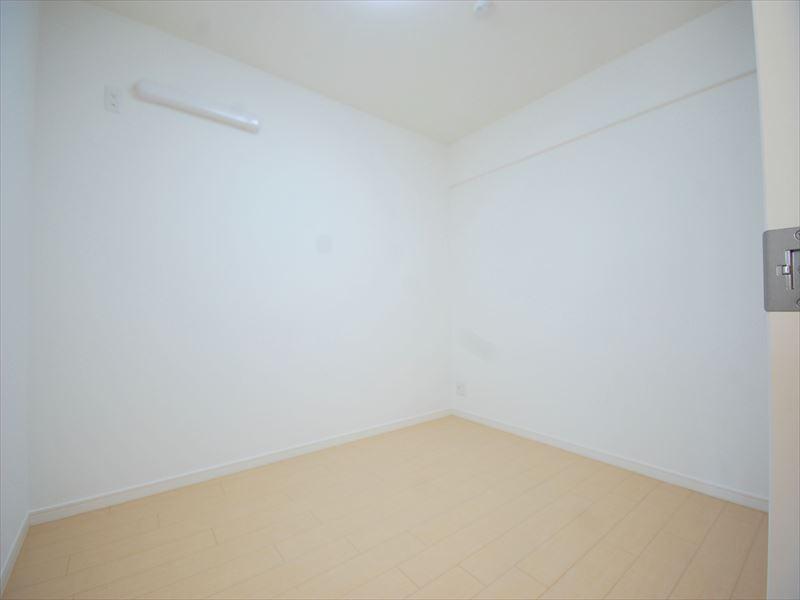 Non-living room. Selling local