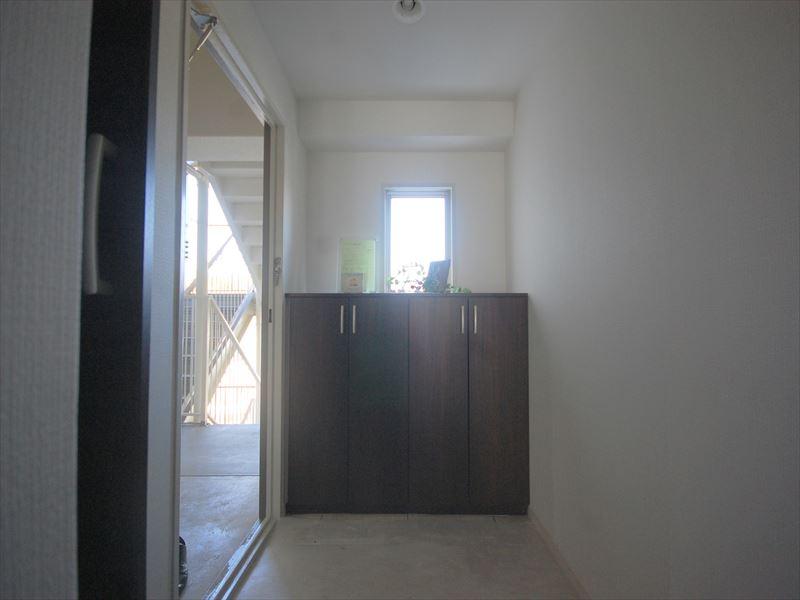 Entrance. Selling local