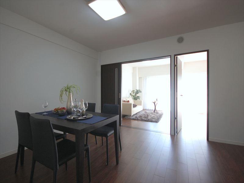 Living. Selling local