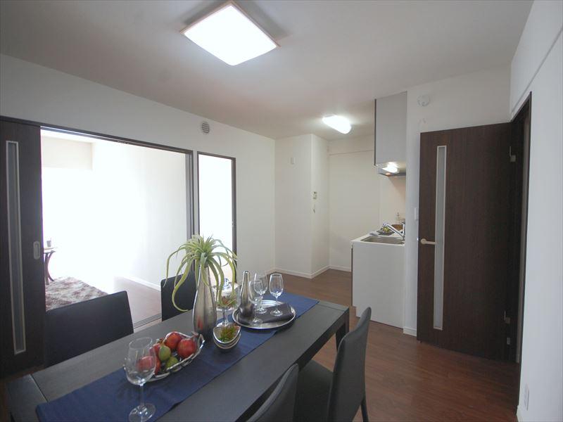 Living. Selling local