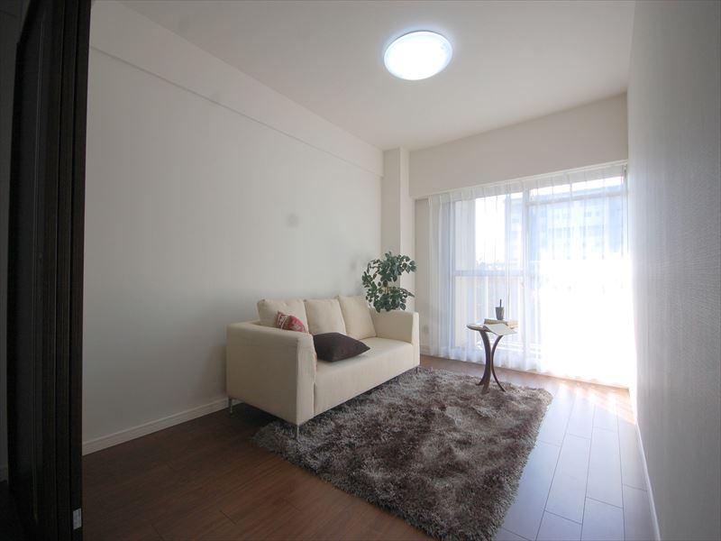 Living. Selling local