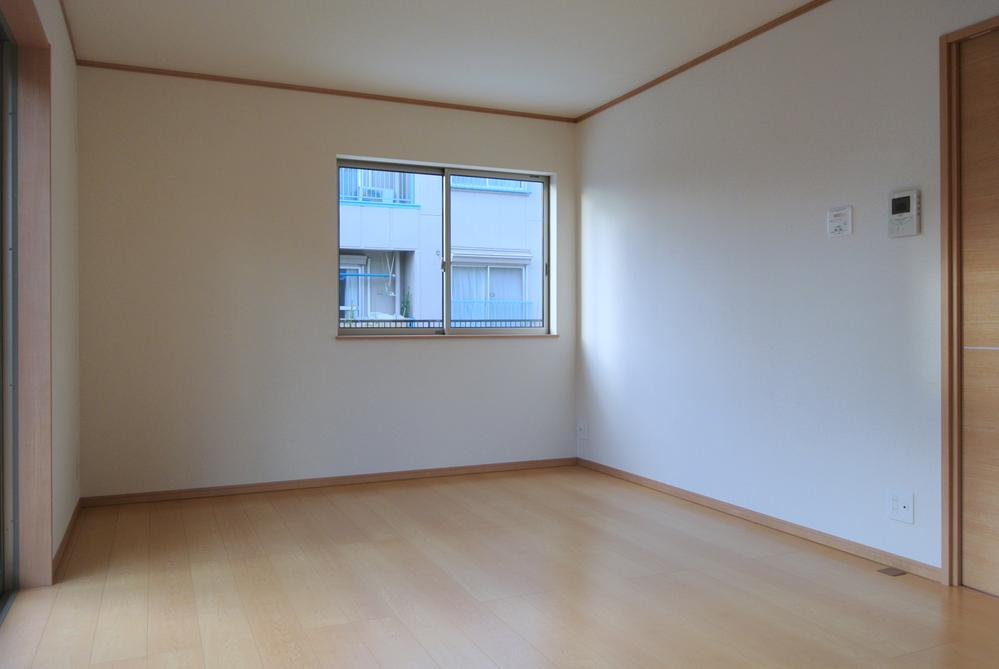 Living. Selling local