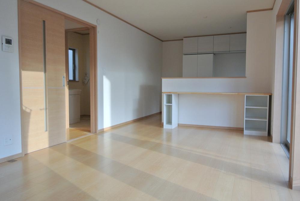 Living. Selling local