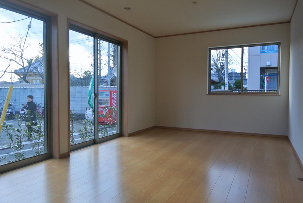 Living. Selling local