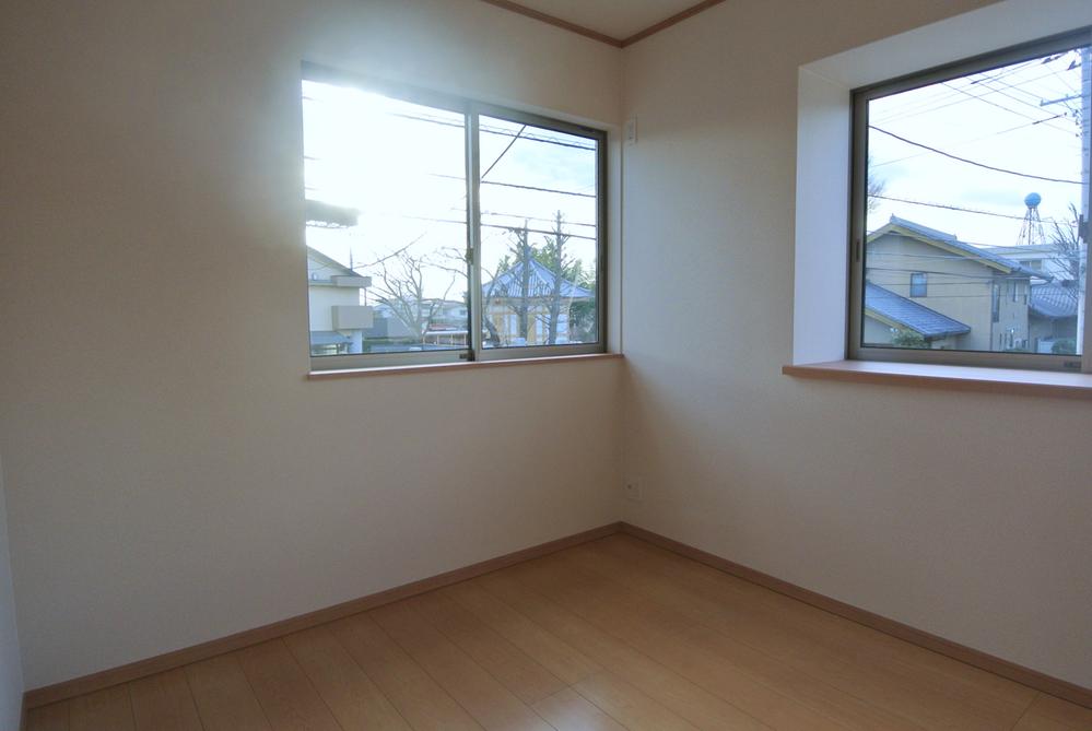 Non-living room. Selling local