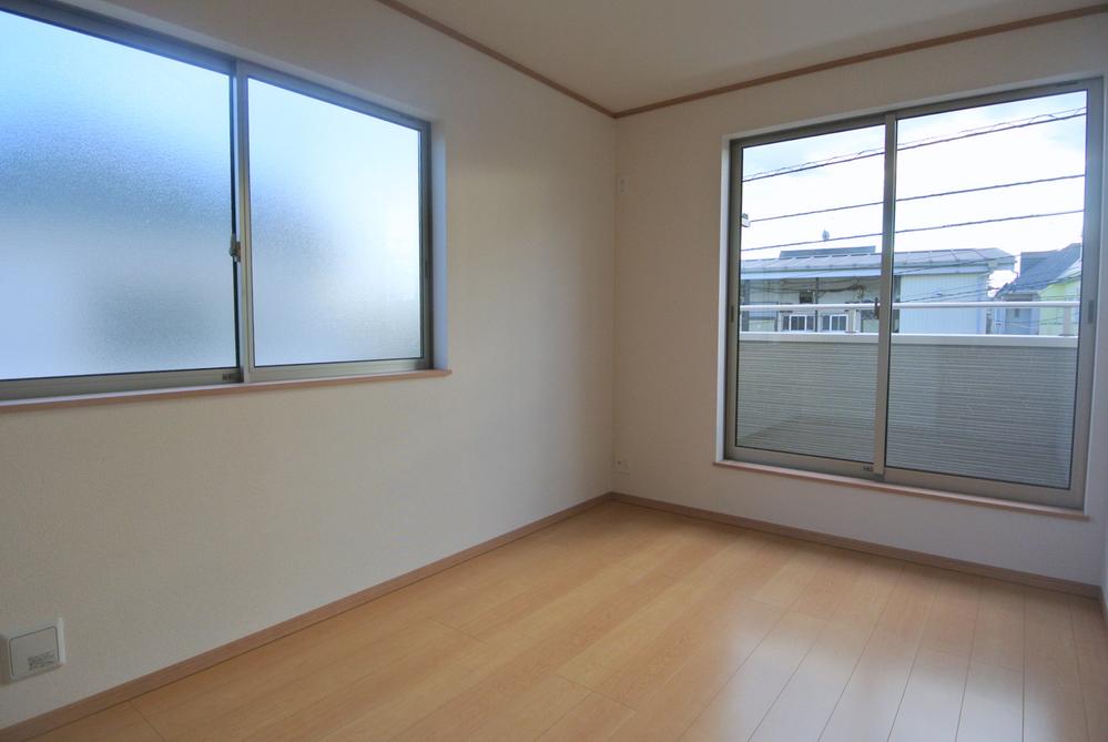 Non-living room. Selling local