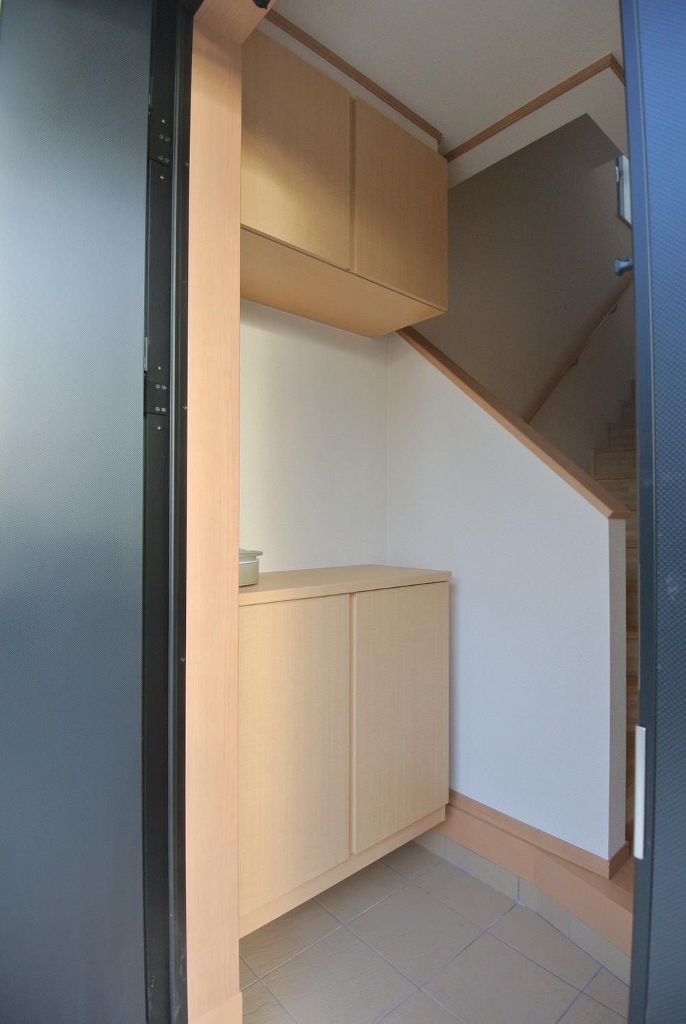 Entrance. Selling local