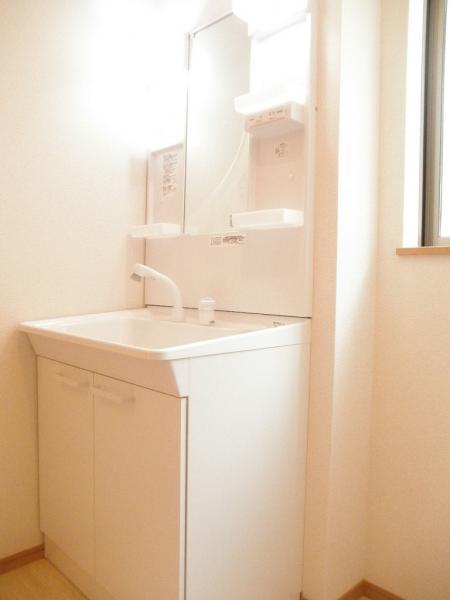 Wash basin, toilet. (Wash basin)