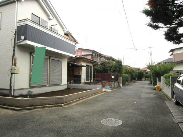 Local photos, including front road. (Local front road)