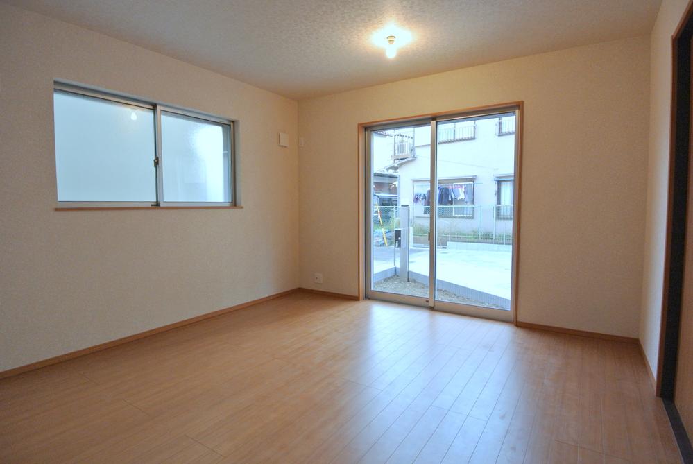 Living. Selling local